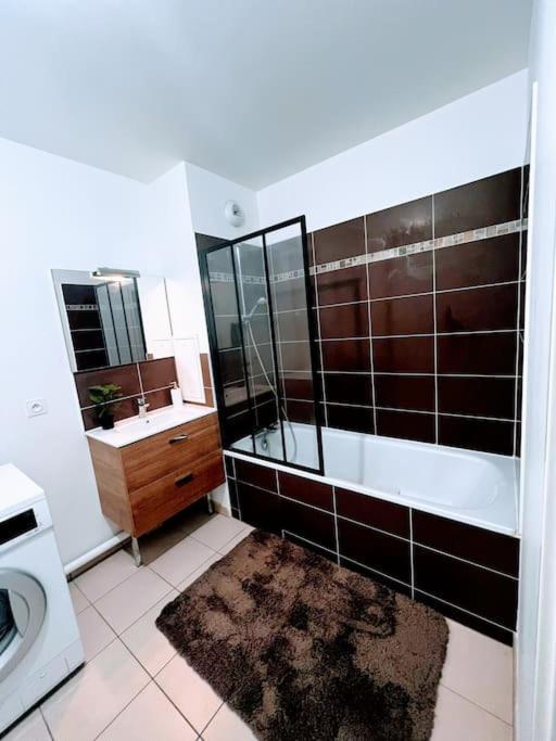 Lotus- 4 Min De Walt Disney-Arrivee Autonome-Parking Et Wifi Gratuit-Proche De Toutes Commodites 5Min De La Vallee Village شيسي المظهر الخارجي الصورة