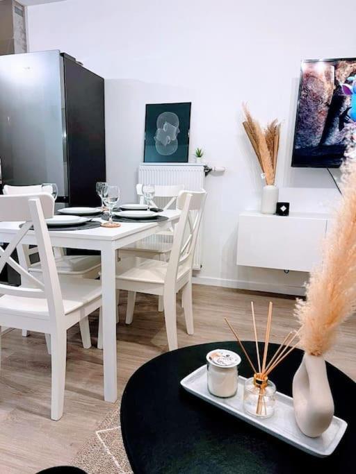 Lotus- 4 Min De Walt Disney-Arrivee Autonome-Parking Et Wifi Gratuit-Proche De Toutes Commodites 5Min De La Vallee Village شيسي المظهر الخارجي الصورة